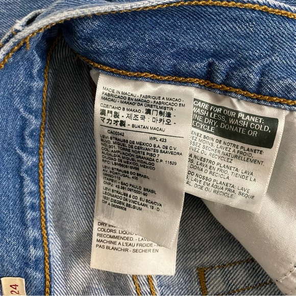 Levi’s Wedgie Straight Light Wash Jeans Size 24 - Picture 4 of 15